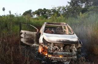 Kia Sportage usado na execução de traficante, foi encontrado incendiado. (Foto: Porã News)
