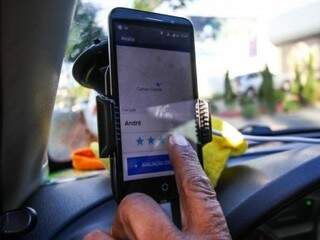 Uber já tem um ano que está em Campo Grande e sucesso atraiu outros aplicativos como o 99Pop (Foto: André Bittar/Arquivo)