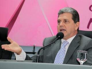 Vereador João Rocha (PSDB), presidente da Câmara, durante sessão do Legislativo municipal (Foto: CMCG/Divulgação)