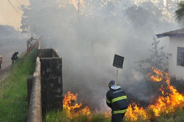 Sem chuva h&aacute; 38 dias, Campo Grande tem mais de um inc&ecirc;ndio por hora