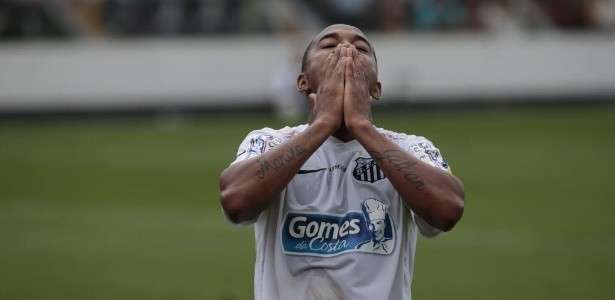 Robinho acerta sal&aacute;rio e pode ser anunciado no Santos nessa segunda 