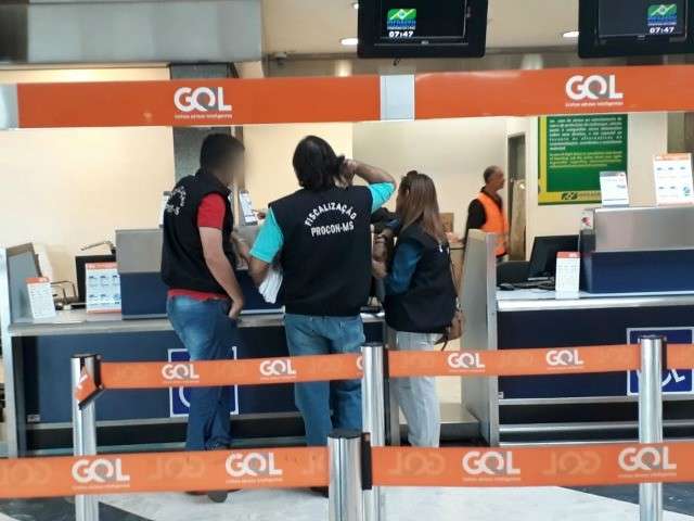 Notificada, empresa diz ter canais para informar sobre franquia de bagagem 