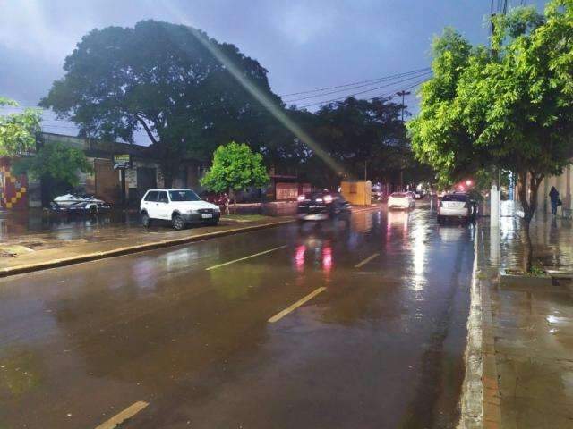Com acumulado de 58 mil&iacute;metros, chove desde o inicio da tarde em munic&iacute;pio 