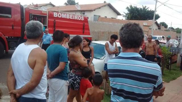 Ap&oacute;s duas horas, Bombeiros resgatam corpos soterrados em obra