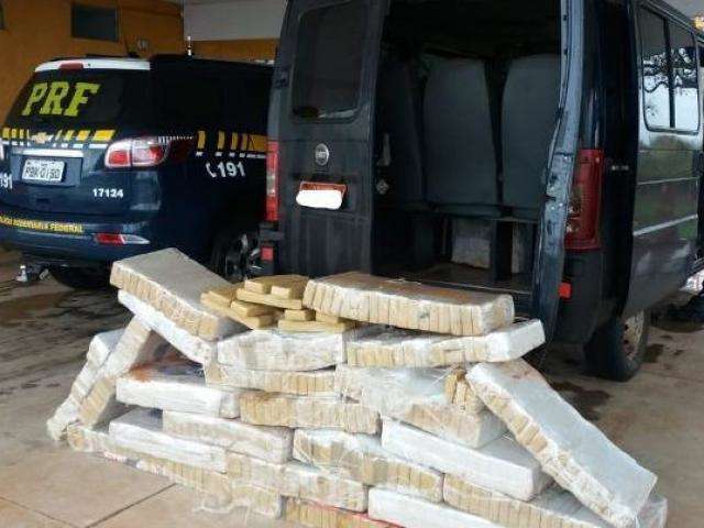 Jovem &eacute; preso com quase 1 tonelada de maconha que levaria por R$ 10 mil at&eacute; SP