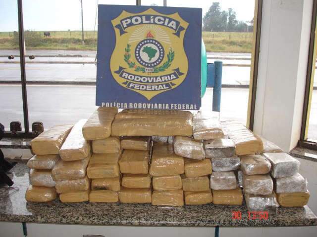  PRF prende homem com 15 quilos de maconha que levaria para SP