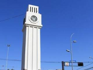 Relógio da avenida Calógeras, em Campo Grande; nem sempre ele marca a hora certa (Foto: Marina Pacheco/Arquivo)