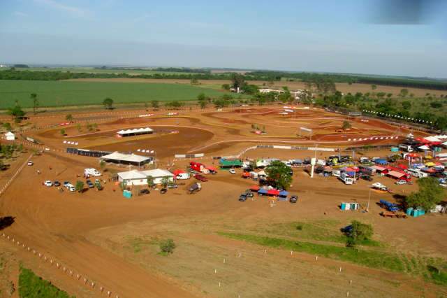  Sob calor de 36&ordm;C, come&ccedil;am treinos do Brasileiro de Motocross em Nova Alvorada
