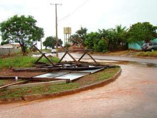 Chuva e vento levaram destruição a Maracaju (Foto:Maracaju na Hora)