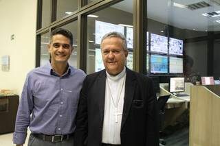 diretor- presidente da Águas Guariroba, José João Fonseca, juntamente com Dom Dimas durante visita nesta sexta-feira. (Foto: Divulgação/Assessoria)