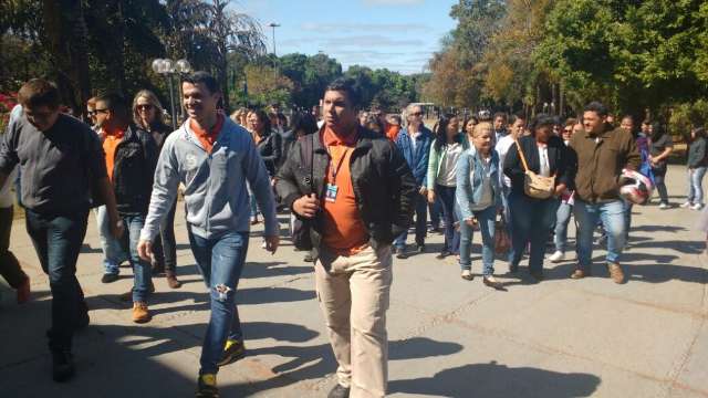 Agentes de sa&uacute;de protestam na Assembleia por pagamento de R$ 2,3 milh&otilde;es
