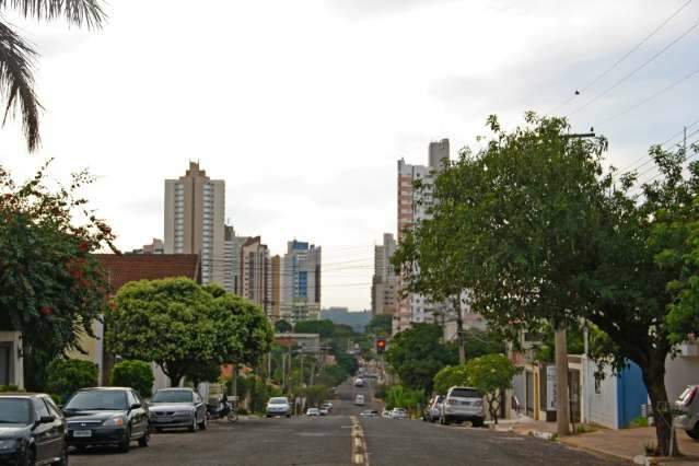 Ter&ccedil;a-feira de c&eacute;u com nuvens e possibilidade de chuva na Capital
