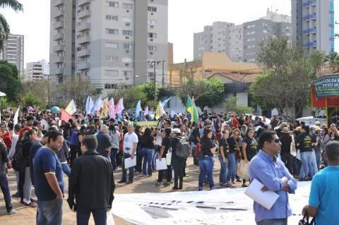 Sindicalistas fazem protesto contra projetos que mudam leis trabalhistas