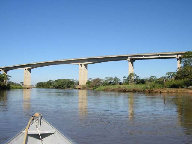 Rali do lixo mobiliza 40 barcos para limpeza em 15 km do rio Amambai amanh&atilde;