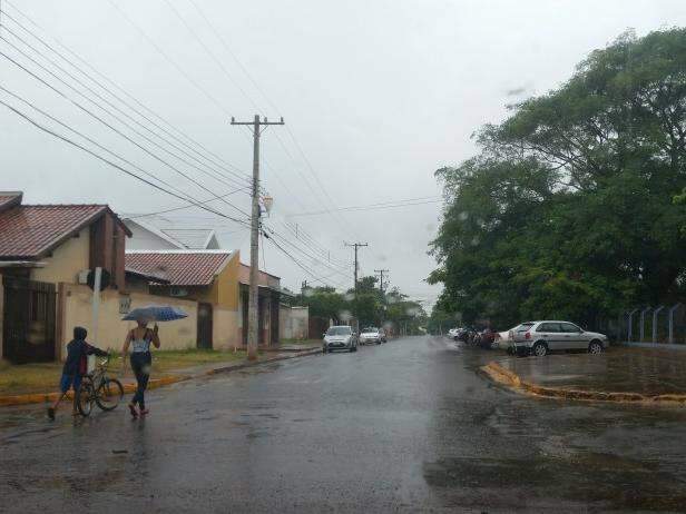 Cidade tem 30 mil&iacute;metros de chuva, mas volume do m&ecirc;s est&aacute; longe da m&eacute;dia