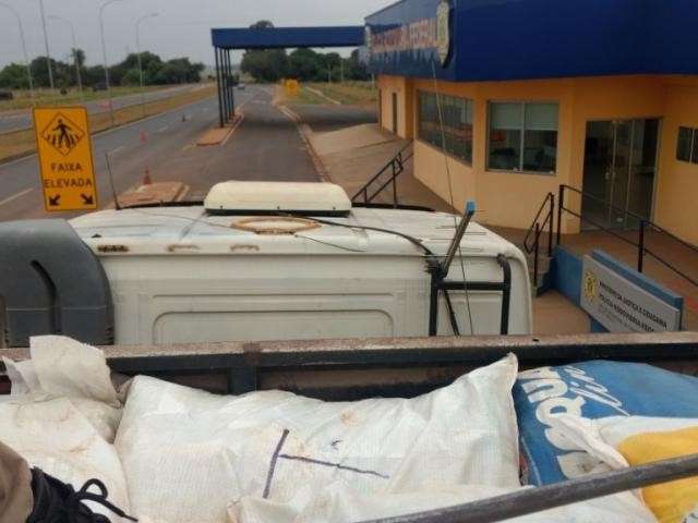 Motorista preso com 2 toneladas de agrot&oacute;xicos &eacute; multado em R$ 150 mil