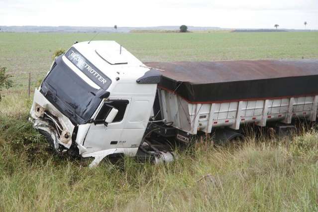 Mec&acirc;nico morre carbonizado em acidente na BR-060 em Sidrol&acirc;ndia 