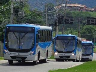 Novos ônibus que substituirão veículos da frota d  Campo Grande, flagrados durante passagem por estrada do Rio de Janeiro (Foto:  Leandro de Sousa Barbosa/ Ônibus Brasil)