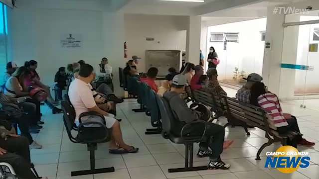 Greve dos m&eacute;dicos faz pacientes peregrinarem em busca de atendimento
