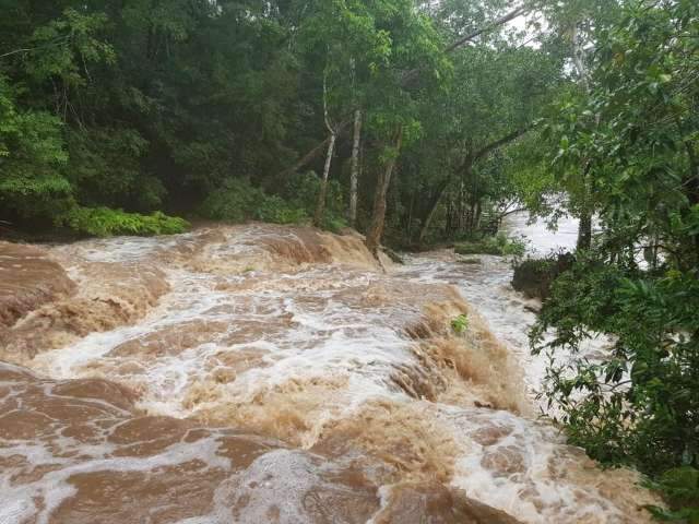 N&iacute;vel do Rio da Prata atinge 3 metros e &aacute;gua turva volta a preocupar