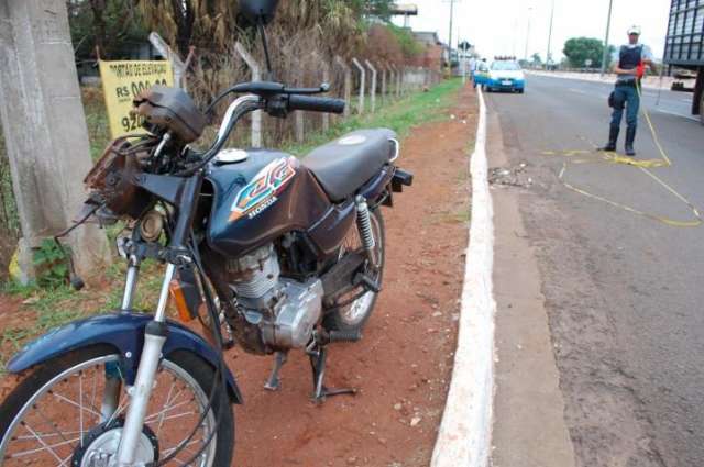 Rapaz fica em estado grave ao sofrer acidente na Duque de Caxias 