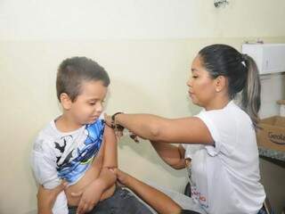 Crianças estão entre o público alvo de imunização contra a gripe (Foto: Paulo Francis/Arquivo)