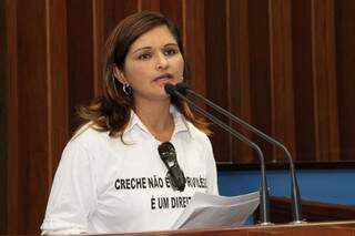 Dora Albuquerque reclama de fechamento de creche. (Foto: Wagner Guimarães/ALMS)