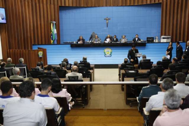 Deputados pretendem conciliar campanha com trabalho parlamentar