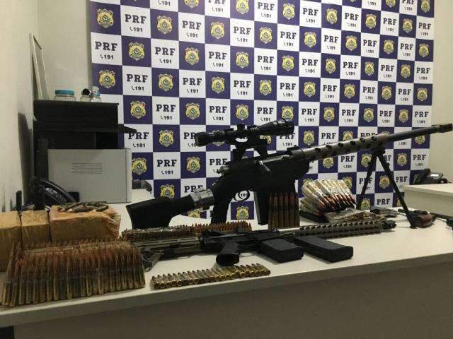 PRF prende suspeito com muni&ccedil;&otilde;es e armamento de guerra na BR-262
