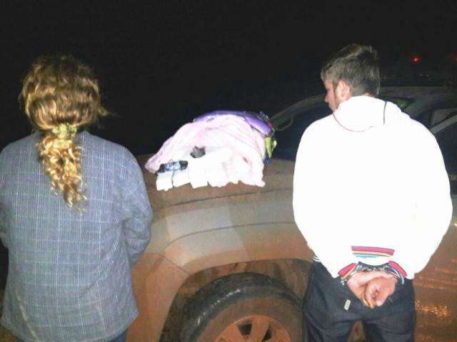M&atilde;e e filho s&atilde;o presos carregando maconha e coca&iacute;na em &ocirc;nibus