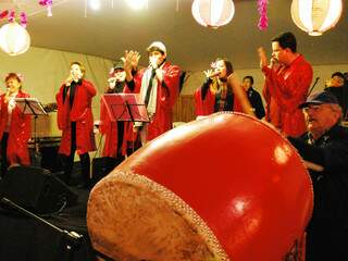 Banda anima cerimônia tradicional do Bon Odori (Foto: Divulgação)