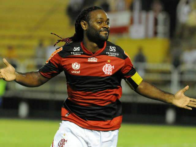  Com dois gols de Vagner Love, Flamengo vence o N&aacute;utico