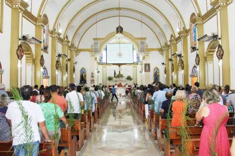 Católicos abrem programação de Semana Santa em Domingo de Ramos