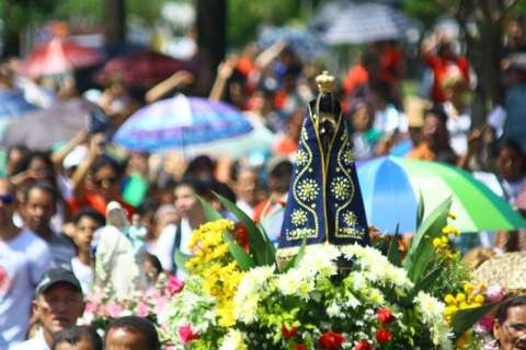 Fé e devoção reúnem cerca de 20 mil devotos de Nossa Senhora Aparecida 