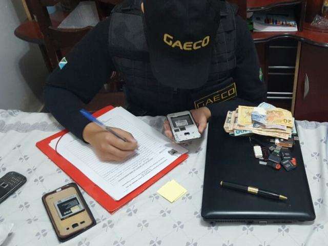 Gaeco fecha opera&ccedil;&atilde;o com apreens&atilde;o de 47 celulares, drogas e R$ 8,6 mil 