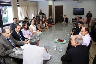 Governador esteve reunido com representantes da Polícia Civil ontem, na governadoria. (Foto:  Edemir Rodrigues)