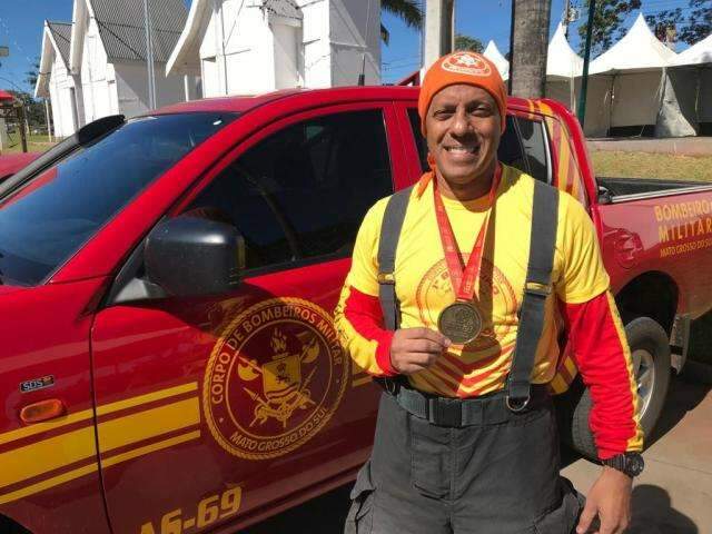 Ap&oacute;s provas de for&ccedil;a e habilidades, corpora&ccedil;&atilde;o elege &quot;Bombeiros de A&ccedil;o&quot; de MS 