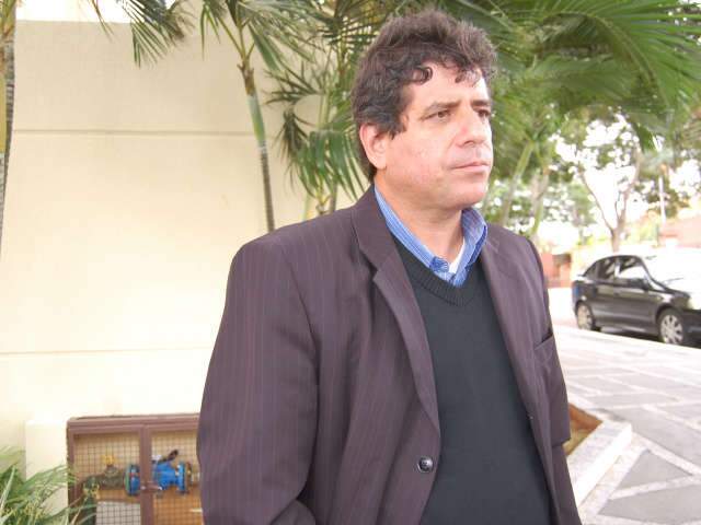  Ao chegar para conversa com Andr&eacute;, Athayde refor&ccedil;a a postura de cr&iacute;tica 