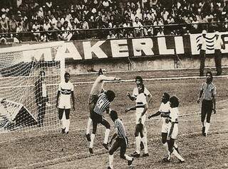 Confronto do Operário diante do São Paulo pela semifinal do Campeonato Brasileiro de 1977 (Foto: Arquivo)