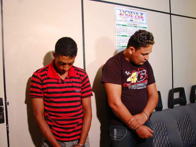  Pol&iacute;cia prende dupla com moto roubada, muni&ccedil;&otilde;es e colete bal&iacute;stico da Sejusp  