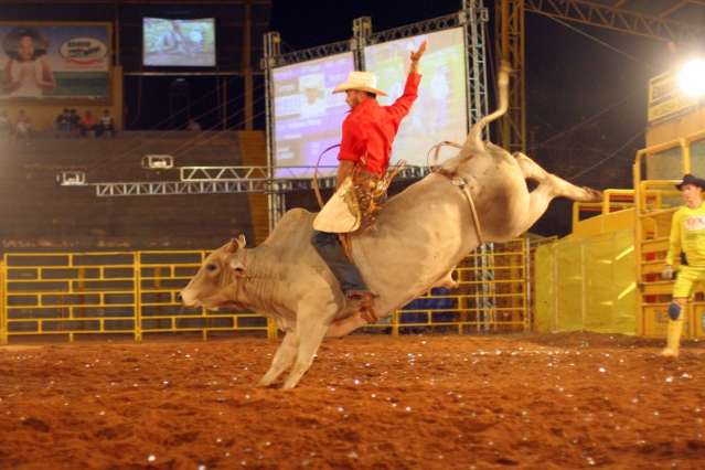 Campo Grande ainda banca evento que come&ccedil;a a ser proibido pelo Brasil