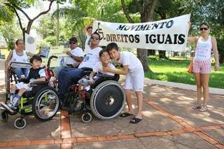 Grupo pede direitos iguais a filhos com deficiência (Foto: Marcos Ermínio)