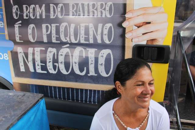 Atendimento em van leva informa&ccedil;&otilde;es sobre neg&oacute;cios para os bairros