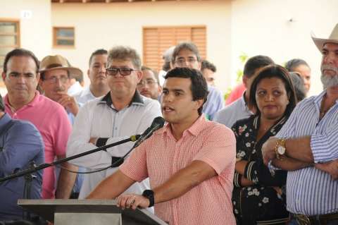 Homenagem a Dilma gera mal estar durante entrega de casas em Terenos