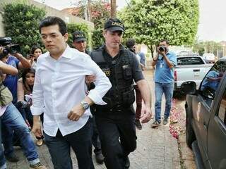 Gilmar Olarte, ex-prefeito de Campo Grande, sendo preso pelo Gaeco. (Foto: Fernando Antunes)