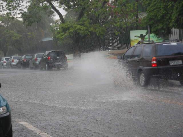  Defesa Civil alerta para risco de chuvas fortes, com ventos e granizo nesta 3&ordf;