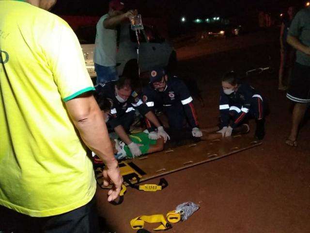 Adolescente tem traumatismo e fica em estado grave ap&oacute;s ser atropelado por carro