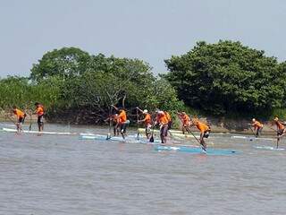 Atletas durante prova de Stand Up Paddle (Foto: Divulgação/ Pantanal Extremo)