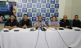 Comandante da PM, coronel David (ao meio), e demais autoridades policiais (Foto: Divulgação/PM) 