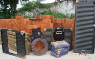 Os acusados furtaram materiais de construção do canteiro de obras onde o Governo do Estado. (Foto: Divulgação)